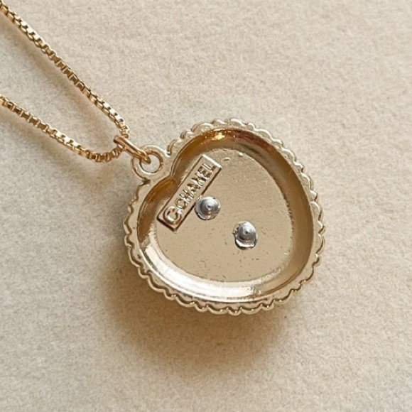 CHANEL Vintage Zipper Pull Button Charm Gold Tone Pink Heart Pearls 23mm - Picture 7 of 7